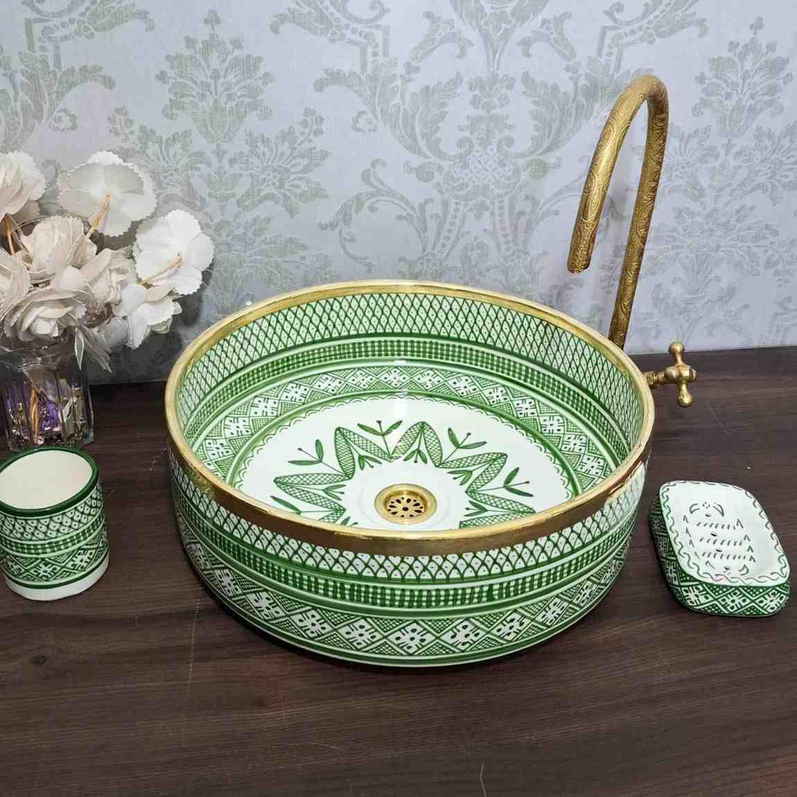 Lavabo marocain avec rebord en laiton - Vasque peints dans la salle de bain 